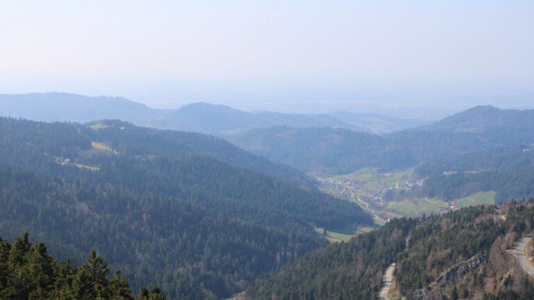 Dieses Bild zeigt eine Webcam-Aufnahme vom Achertal, aufgenommen am Mittwoch, den 18.03.2026 um 13:50 Uhr. Die Temperatur betrug 4.8°C.