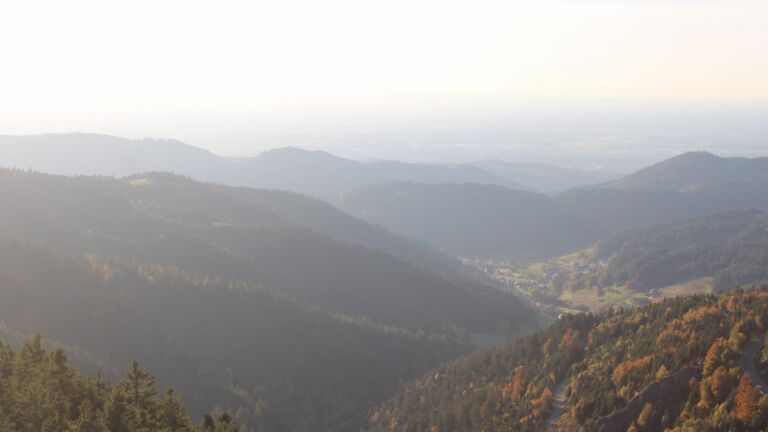 Dieses Bild zeigt eine Webcam-Aufnahme vom Achertal, aufgenommen am Samstag, den 18.10.2025 um 17:30 Uhr. Die Temperatur betrug 7.1°C.