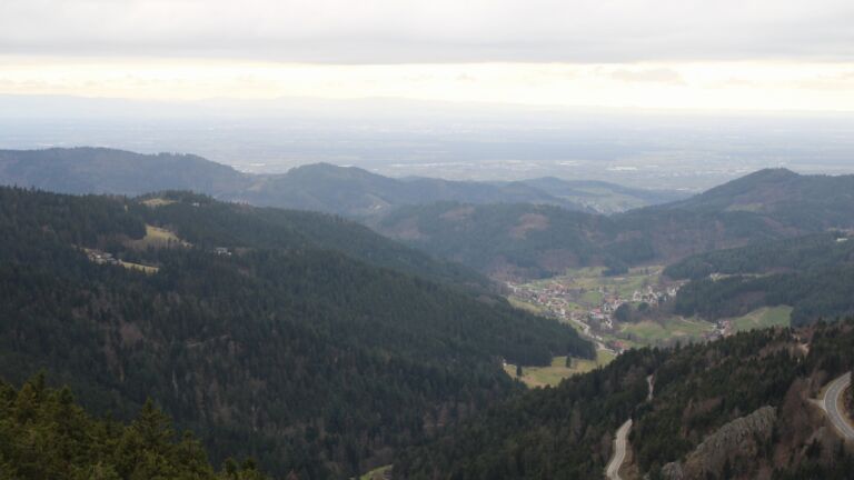 Dieses Bild zeigt eine Webcam-Aufnahme vom Achertal, aufgenommen am Samstag, den 28.02.2026 um 15:20 Uhr. Die Temperatur betrug 4.4°C.