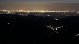 Dieses Bild zeigt eine Webcam-Aufnahme vom Achertal, aufgenommen am Donnerstag, den 02.04.2026 um 21:20 Uhr. Die Temperatur betrug 5.1°C.