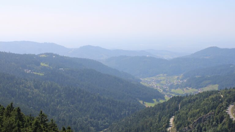 Dieses Bild zeigt eine Webcam-Aufnahme vom Achertal, aufgenommen am Montag, den 11.08.2025 um 15:40 Uhr. Die Temperatur betrug 24°C.