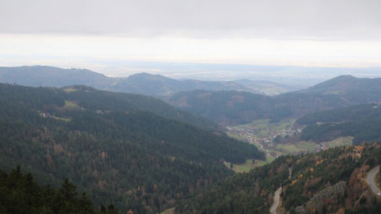 Dieses Bild zeigt eine Webcam-Aufnahme vom Achertal, aufgenommen am Dienstag, den 11.11.2025 um 09:40 Uhr. Die Temperatur betrug 5.6°C.