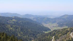 Dieses Bild zeigt eine Webcam-Aufnahme vom Achertal, aufgenommen am Mittwoch, den 22.04.2026 um 13:30 Uhr. Die Temperatur betrug 7.9°C.