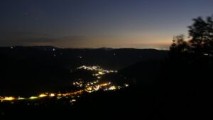 Dieses Bild zeigt eine Webcam-Aufnahme vom Achertal, aufgenommen am Montag, den 05.10.2026 um 20:10 Uhr. Die Temperatur betrug 16.9°C.