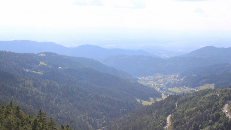 Dieses Bild zeigt eine Webcam-Aufnahme vom Achertal, aufgenommen am Freitag, den 11.07.2025 um 17:40 Uhr. Die Temperatur betrug 17.6°C.