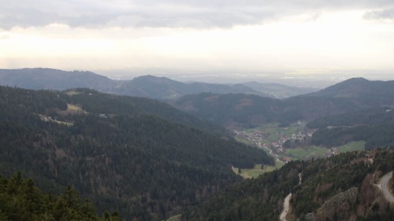 Dieses Bild zeigt eine Webcam-Aufnahme vom Achertal, aufgenommen am Dienstag, den 17.03.2026 um 17:00 Uhr. Die Temperatur betrug 4.2°C.