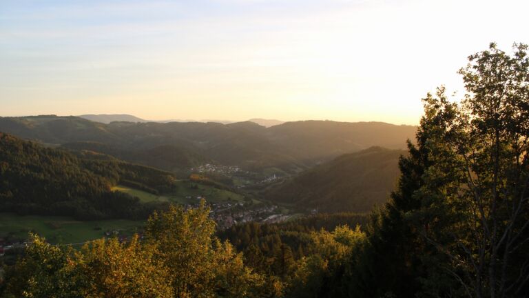 Dieses Bild zeigt eine Webcam-Aufnahme vom Achertal, aufgenommen am Montag, den 21.09.2026 um 19:10 Uhr. Die Temperatur betrug 16.5°C.