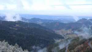 Dieses Bild zeigt eine Webcam-Aufnahme vom Achertal, aufgenommen am Montag, den 17.11.2025 um 10:50 Uhr. Die Temperatur betrug -1.7°C.