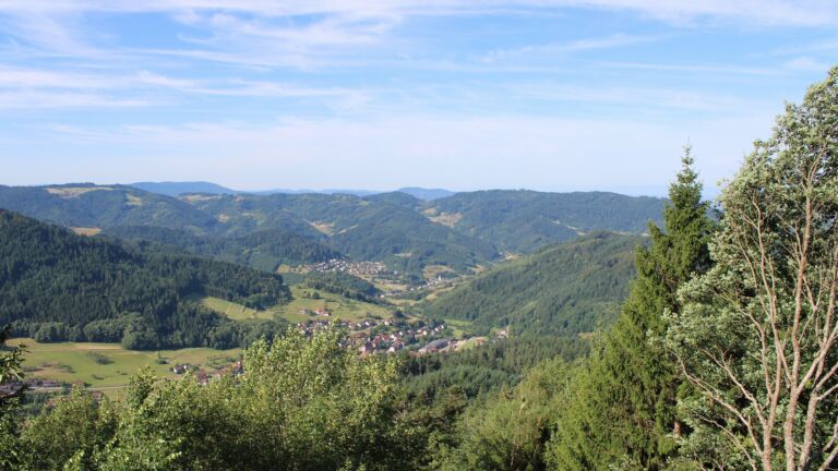 Dieses Bild zeigt eine Webcam-Aufnahme vom Achertal, aufgenommen am Montag, den 13.07.2026 um 09:20 Uhr. Die Temperatur betrug 25.2°C.