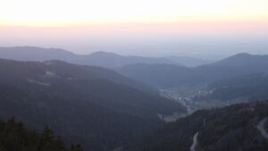 Dieses Bild zeigt eine Webcam-Aufnahme vom Achertal, aufgenommen am Dienstag, den 03.03.2026 um 18:20 Uhr. Die Temperatur betrug 7.2°C.