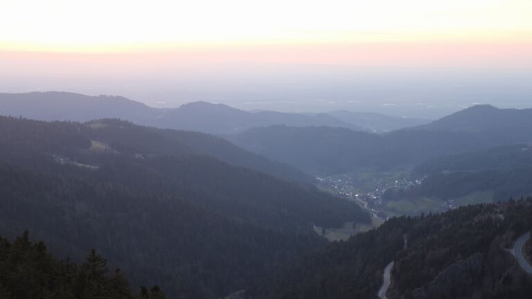 Dieses Bild zeigt eine Webcam-Aufnahme vom Achertal, aufgenommen am Dienstag, den 03.03.2026 um 18:20 Uhr. Die Temperatur betrug 7.2°C.