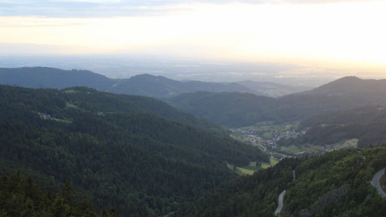 Dieses Bild zeigt eine Webcam-Aufnahme vom Achertal, aufgenommen am Freitag, den 23.05.2025 um 20:30 Uhr. Die Temperatur betrug 6.2°C.