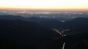 Dieses Bild zeigt eine Webcam-Aufnahme vom Achertal, aufgenommen am Montag, den 02.03.2026 um 19:00 Uhr. Die Temperatur betrug 7.1°C.