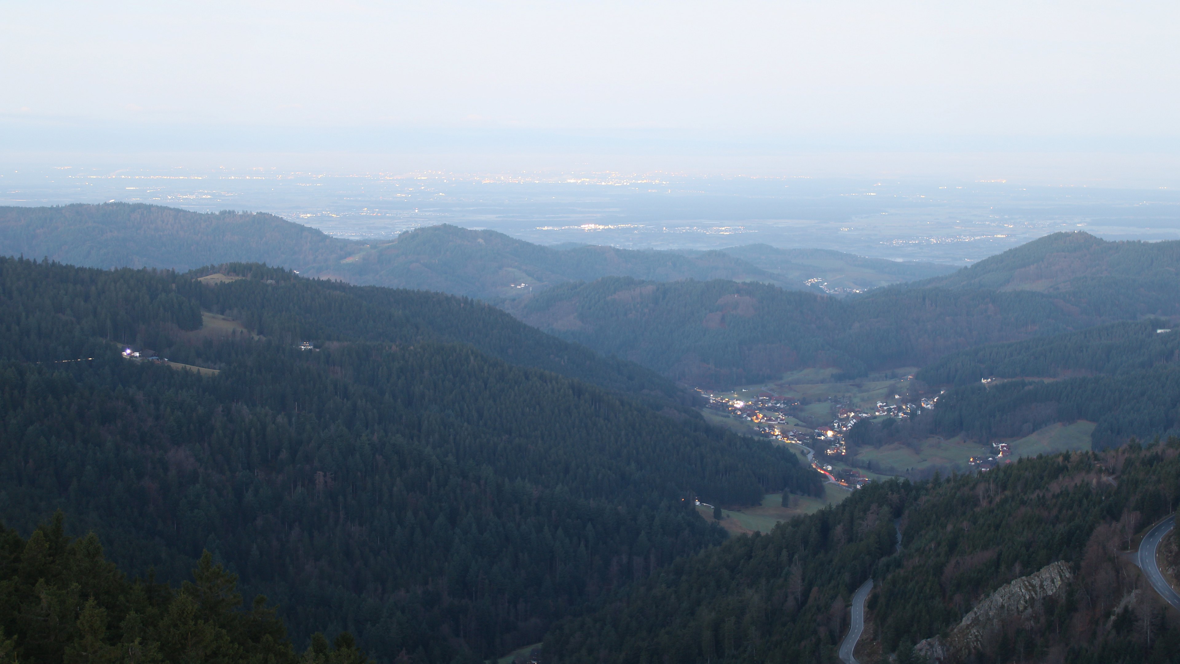 Dieses Bild zeigt eine Webcam-Aufnahme vom Achertal, aufgenommen am Donnerstag, den 18.12.2025 um 07:40 Uhr. Die Temperatur betrug 5.2°C.