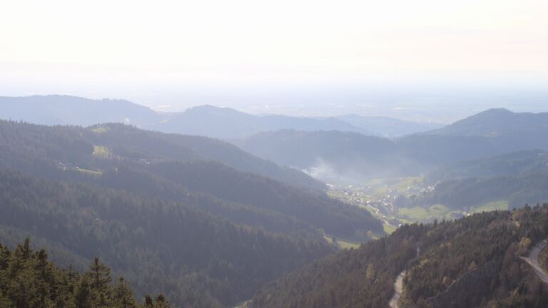 Dieses Bild zeigt eine Webcam-Aufnahme vom Achertal, aufgenommen am Donnerstag, den 09.04.2026 um 18:30 Uhr. Die Temperatur betrug 14.2°C.