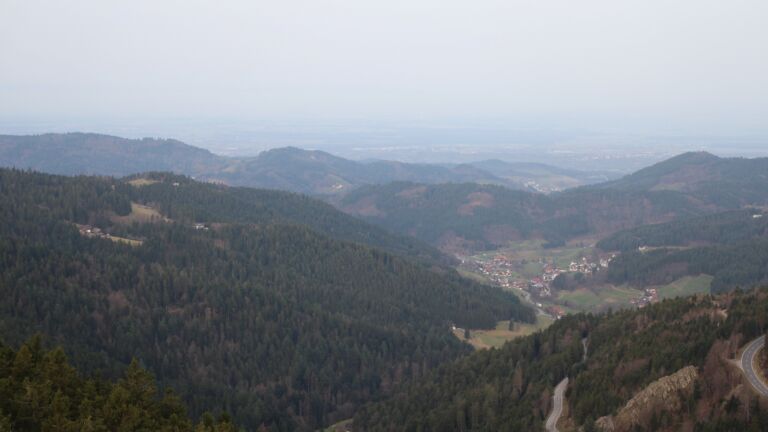 Dieses Bild zeigt eine Webcam-Aufnahme vom Achertal, aufgenommen am Freitag, den 06.03.2026 um 07:40 Uhr. Die Temperatur betrug 11.4°C.