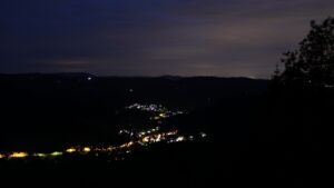 Dieses Bild zeigt eine Webcam-Aufnahme vom Achertal, aufgenommen am Dienstag, den 12.05.2026 um 22:10 Uhr. Die Temperatur betrug 4.2°C.