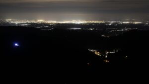 Dieses Bild zeigt eine Webcam-Aufnahme vom Achertal, aufgenommen am Freitag, den 19.12.2025 um 01:00 Uhr. Die Temperatur betrug 6.9°C.