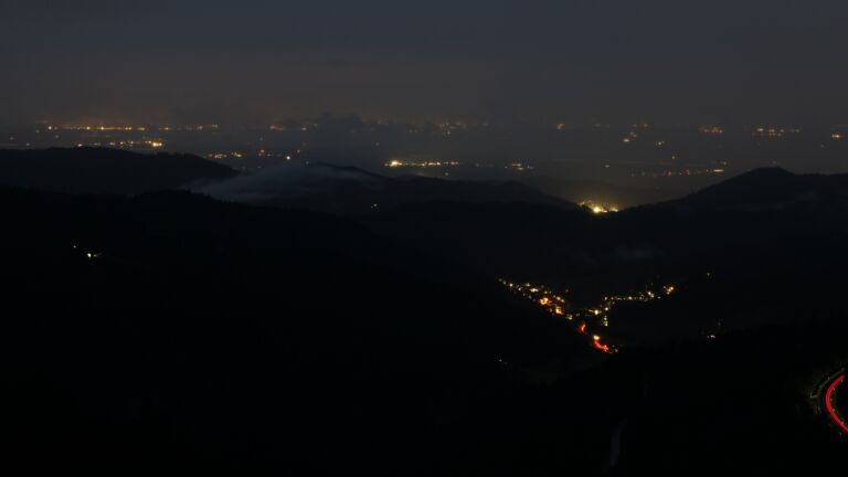 Dieses Bild zeigt eine Webcam-Aufnahme vom Achertal, aufgenommen am Donnerstag, den 25.09.2025 um 20:00 Uhr. Die Temperatur betrug 4.9°C.