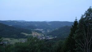 Dieses Bild zeigt eine Webcam-Aufnahme vom Achertal, aufgenommen am Montag, den 08.06.2026 um 05:00 Uhr. Die Temperatur betrug 15.6°C.
