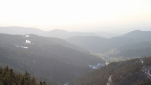 Dieses Bild zeigt eine Webcam-Aufnahme vom Achertal, aufgenommen am Donnerstag, den 02.04.2026 um 18:50 Uhr. Die Temperatur betrug 6.4°C.