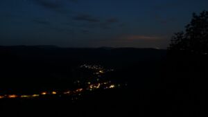 Dieses Bild zeigt eine Webcam-Aufnahme vom Achertal, aufgenommen am Montag, den 15.06.2026 um 04:00 Uhr. Die Temperatur betrug 10.9°C.