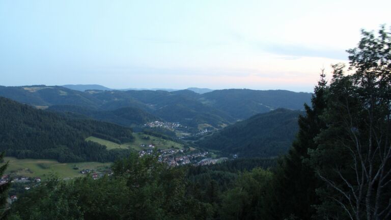 Dieses Bild zeigt eine Webcam-Aufnahme vom Achertal, aufgenommen am Montag, den 20.07.2026 um 21:40 Uhr. Die Temperatur betrug 14.4°C.