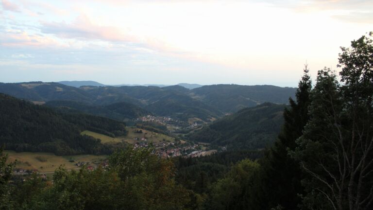 Dieses Bild zeigt eine Webcam-Aufnahme vom Achertal, aufgenommen am Montag, den 24.08.2026 um 20:20 Uhr. Die Temperatur betrug 18.3°C.