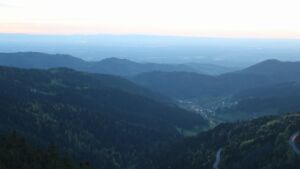 Dieses Bild zeigt eine Webcam-Aufnahme vom Achertal, aufgenommen am Sonntag, den 26.04.2026 um 21:00 Uhr. Die Temperatur betrug 10.4°C.