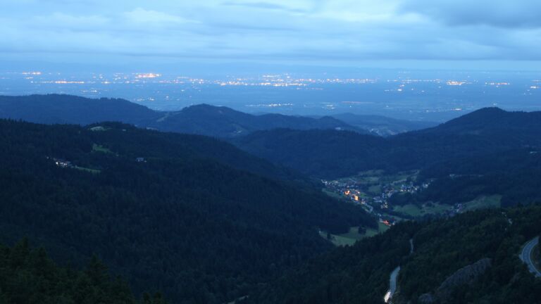 Dieses Bild zeigt eine Webcam-Aufnahme vom Achertal, aufgenommen am Montag, den 21.07.2025 um 05:20 Uhr. Die Temperatur betrug 13.1°C.