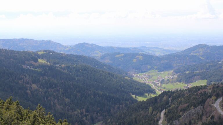 Dieses Bild zeigt eine Webcam-Aufnahme vom Achertal, aufgenommen am Donnerstag, den 16.04.2026 um 15:30 Uhr. Die Temperatur betrug 13.1°C.