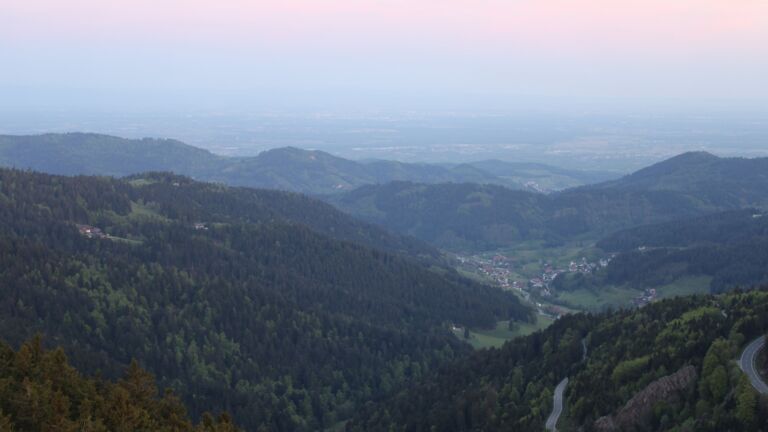 Dieses Bild zeigt eine Webcam-Aufnahme vom Achertal, aufgenommen am Mittwoch, den 29.04.2026 um 06:10 Uhr. Die Temperatur betrug 5.8°C.