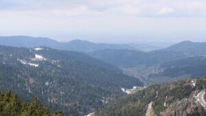 Dieses Bild zeigt eine Webcam-Aufnahme vom Achertal, aufgenommen am Freitag, den 03.04.2026 um 13:20 Uhr. Die Temperatur betrug 5.9°C.