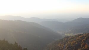 Dieses Bild zeigt eine Webcam-Aufnahme vom Achertal, aufgenommen am Dienstag, den 14.10.2025 um 18:00 Uhr. Die Temperatur betrug 8.9°C.