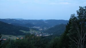 Dieses Bild zeigt eine Webcam-Aufnahme vom Achertal, aufgenommen am Dienstag, den 04.08.2026 um 05:30 Uhr. Die Temperatur betrug 23.1°C.