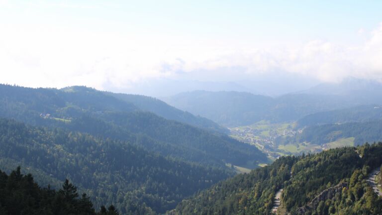 Dieses Bild zeigt eine Webcam-Aufnahme vom Achertal, aufgenommen am Sonntag, den 28.09.2025 um 15:40 Uhr. Die Temperatur betrug 11.8°C.