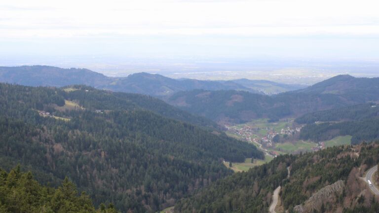 Dieses Bild zeigt eine Webcam-Aufnahme vom Achertal, aufgenommen am Freitag, den 13.03.2026 um 12:30 Uhr. Die Temperatur betrug 7.1°C.