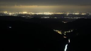 Dieses Bild zeigt eine Webcam-Aufnahme vom Achertal, aufgenommen am Freitag, den 08.05.2026 um 22:40 Uhr. Die Temperatur betrug 8.6°C.