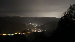 Dieses Bild zeigt eine Webcam-Aufnahme vom Achertal, aufgenommen am Mittwoch, den 20.05.2026 um 00:30 Uhr. Die Temperatur betrug 11.8°C.