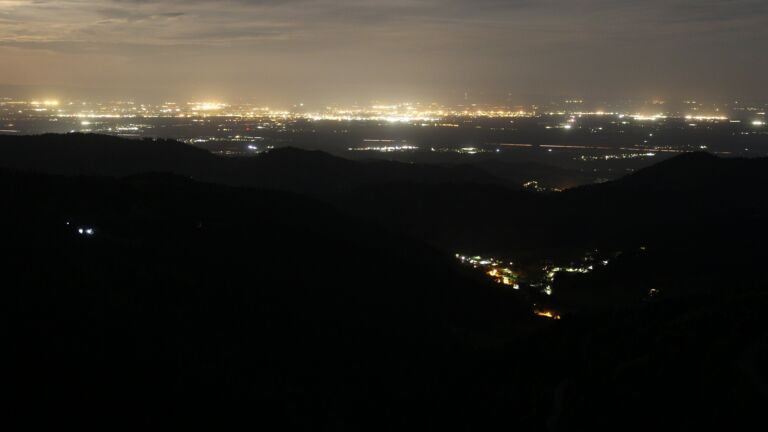 Dieses Bild zeigt eine Webcam-Aufnahme vom Achertal, aufgenommen am Mittwoch, den 29.04.2026 um 04:20 Uhr. Die Temperatur betrug 7.2°C.