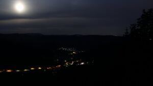 Dieses Bild zeigt eine Webcam-Aufnahme vom Achertal, aufgenommen am Dienstag, den 02.06.2026 um 04:00 Uhr. Die Temperatur betrug 16.4°C.