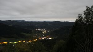 Dieses Bild zeigt eine Webcam-Aufnahme vom Achertal, aufgenommen am Dienstag, den 27.10.2026 um 02:00 Uhr. Die Temperatur betrug 9.3°C.