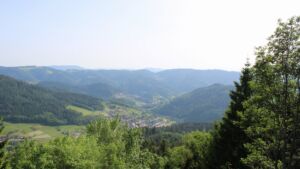 Dieses Bild zeigt eine Webcam-Aufnahme vom Achertal, aufgenommen am Sonntag, den 24.05.2026 um 17:40 Uhr. Die Temperatur betrug 32°C.