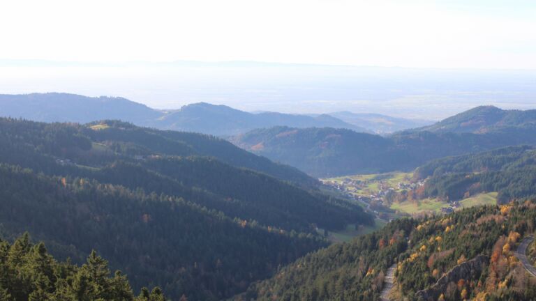 Dieses Bild zeigt eine Webcam-Aufnahme vom Achertal, aufgenommen am Dienstag, den 04.11.2025 um 15:30 Uhr. Die Temperatur betrug 12.2°C.