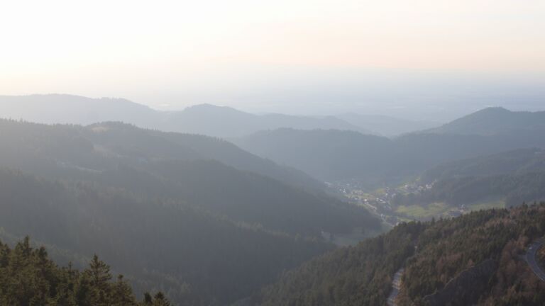 Dieses Bild zeigt eine Webcam-Aufnahme vom Achertal, aufgenommen am Dienstag, den 03.03.2026 um 17:20 Uhr. Die Temperatur betrug 8.6°C.