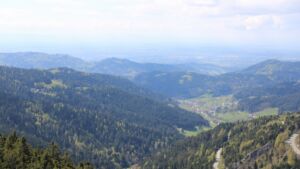 Dieses Bild zeigt eine Webcam-Aufnahme vom Achertal, aufgenommen am Dienstag, den 21.04.2026 um 15:10 Uhr. Die Temperatur betrug 5.8°C.