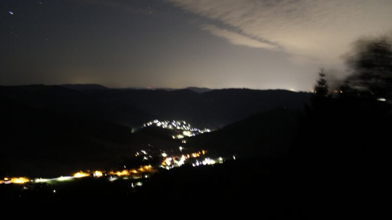 Dieses Bild zeigt eine Webcam-Aufnahme vom Achertal, aufgenommen am Dienstag, den 11.08.2026 um 04:00 Uhr. Die Temperatur betrug 20.6°C.