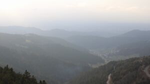 Dieses Bild zeigt eine Webcam-Aufnahme vom Achertal, aufgenommen am Dienstag, den 10.03.2026 um 17:10 Uhr. Die Temperatur betrug 7.7°C.