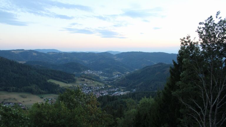 Dieses Bild zeigt eine Webcam-Aufnahme vom Achertal, aufgenommen am Mittwoch, den 19.08.2026 um 20:30 Uhr. Die Temperatur betrug 26.1°C.