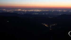 Dieses Bild zeigt eine Webcam-Aufnahme vom Achertal, aufgenommen am Mittwoch, den 22.04.2026 um 21:30 Uhr. Die Temperatur betrug 6°C.